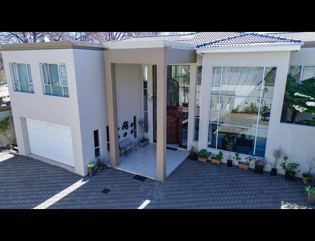 7 BEDROOM PROPERTY TO RENT IN HOUGHTON ESTATE